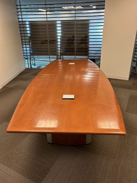 10′ x 4′ Boatshape Table w/power