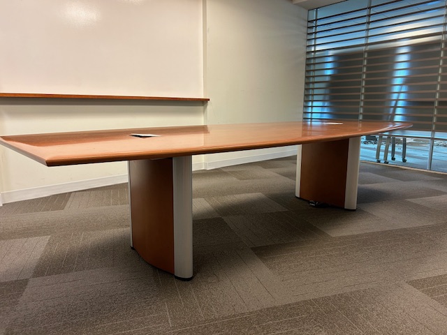 10′ x 4′ Boatshape Table w/power