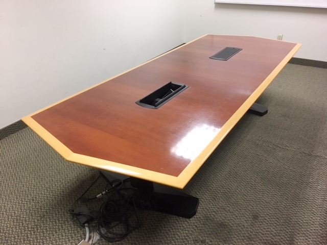 10′ x 4′ Table w/power