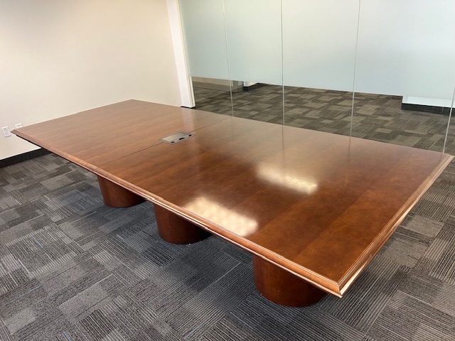 10′ x 4′ Table w/power