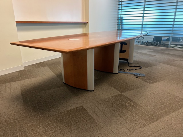 10’x 4′ Boatshape Table w/power