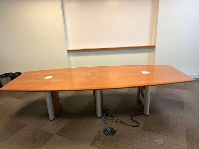 10’x 4′ Boatshape Table w/power