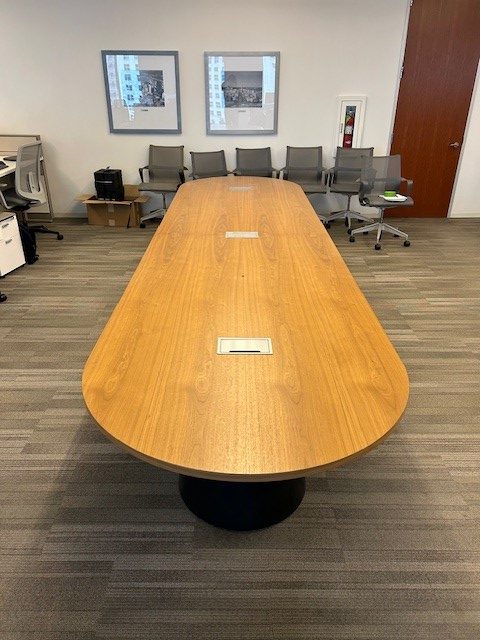15’ x 4’ Racetrack table w/power