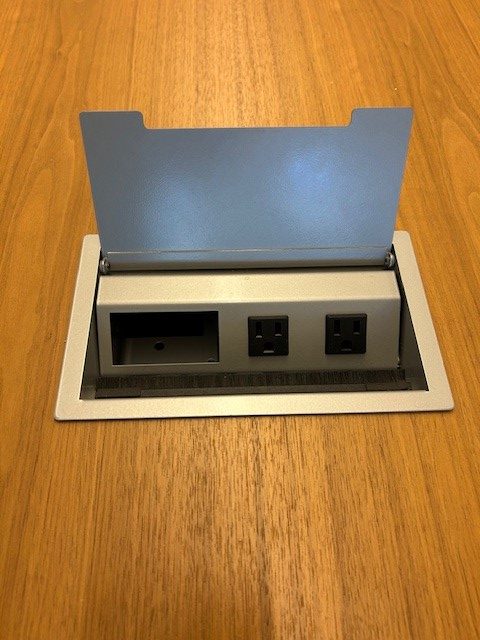 15’ x 4’ Racetrack table w/power