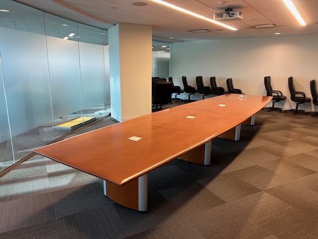 20′ x 5′ Boatshape Table w/power