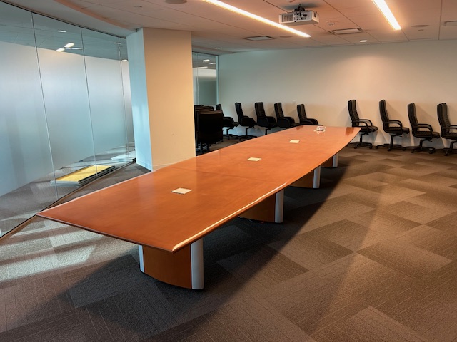 20′ x 5′ Boatshape Table w/power