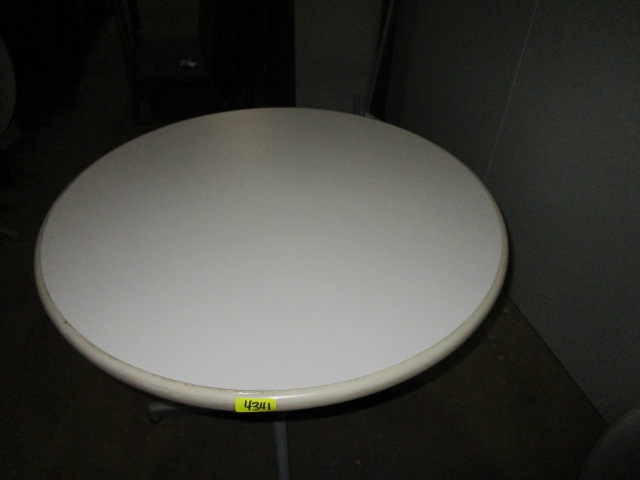30” beige round table