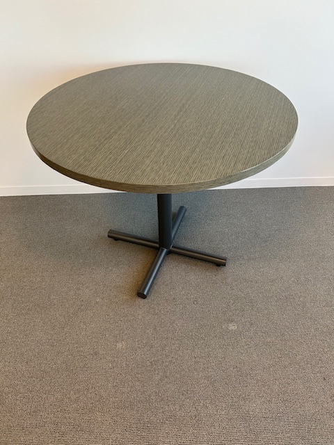 36” round Knoll table