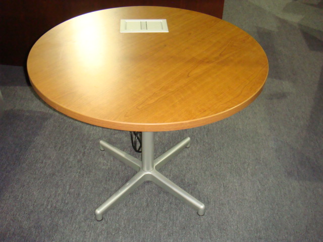 36″ round table w/power