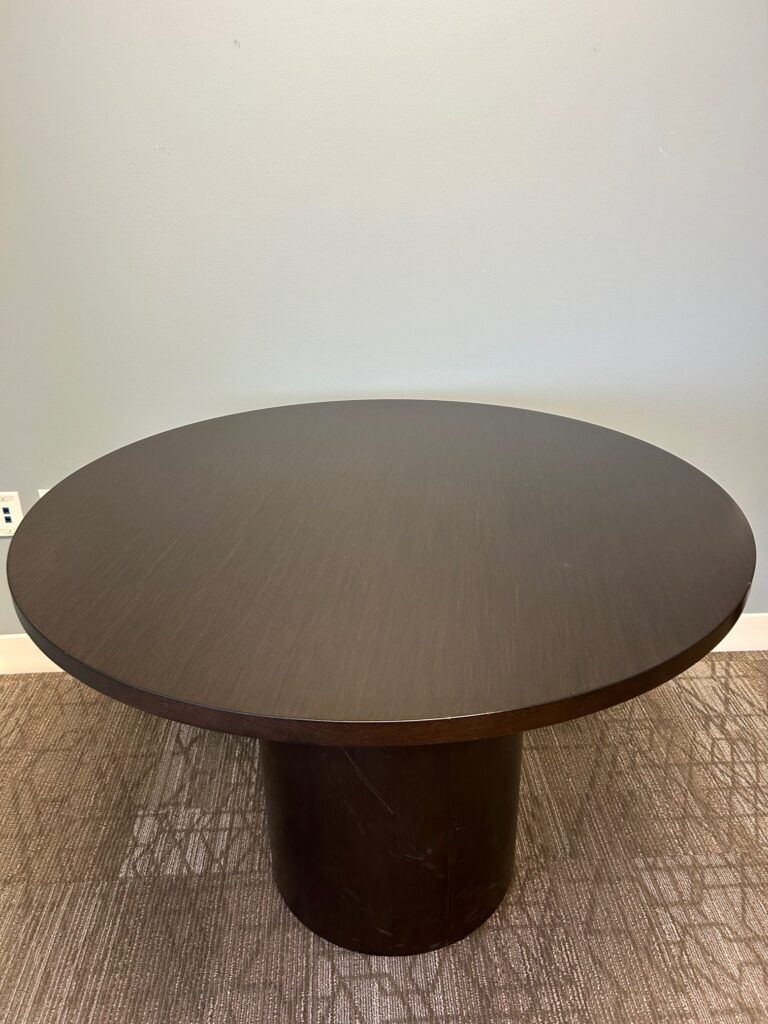 42” Round Knoll table