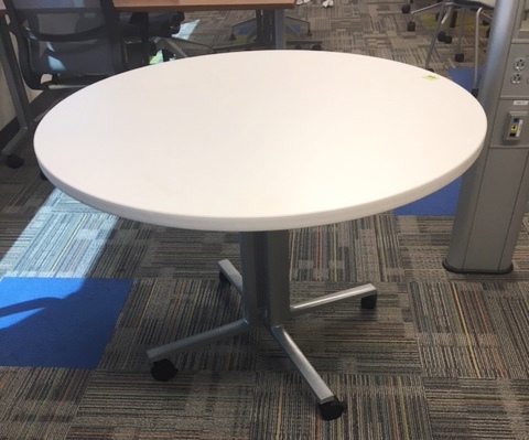 42″ Round Mobile Table
