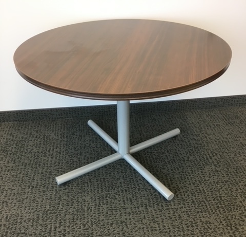 42” Round Paoli Table