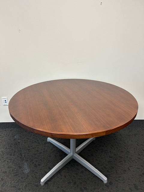 42” Round table