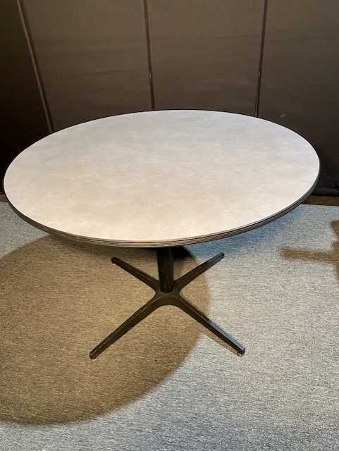 42” round Vecta table