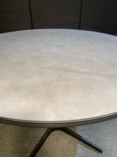 42” round Vecta table