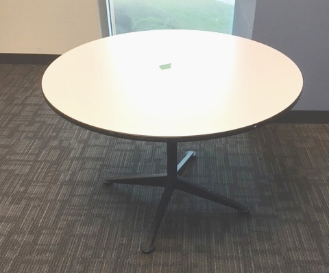 42” round Vecta table