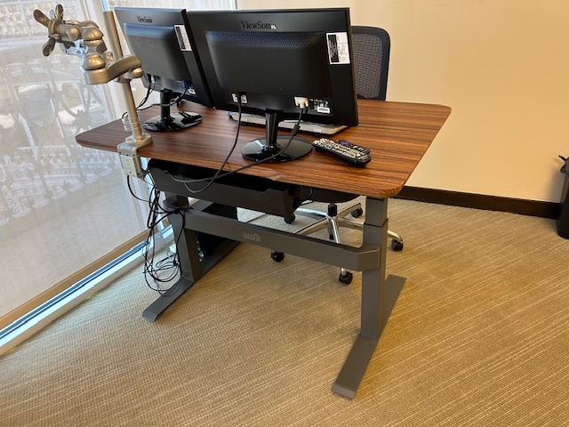47” x 30” Sit/Stand Desk
