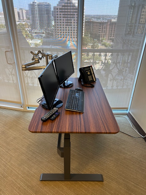 47” x 30” Sit/Stand Desk