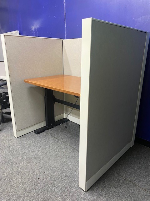 48″W x 53″H Telemarketing Station