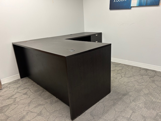 5.5’ x 6.5’ L shape desk