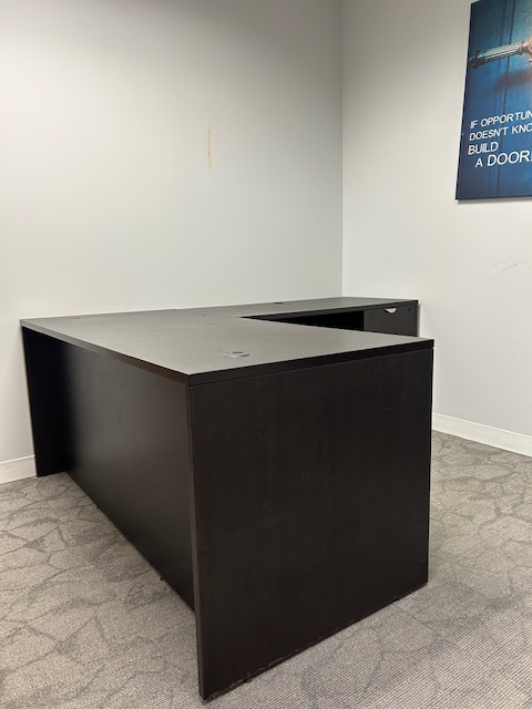5.5’ x 6.5’ L shape desk