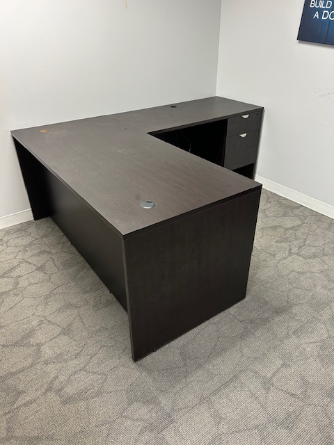 5.5’ x 6.5’ L shape desk