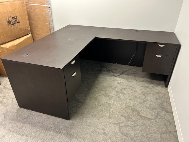 5.5’ x 6.5’ L shape desk