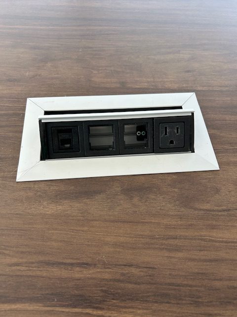 5’ Round table w/power
