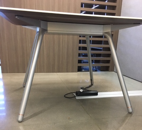 5′ x 40″H Table w/power