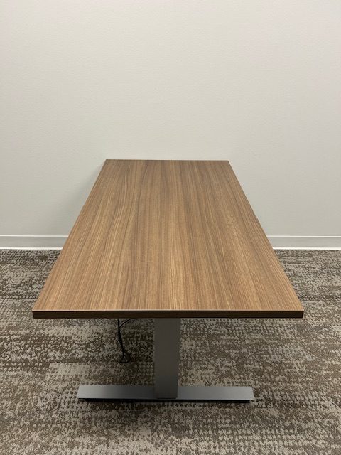 52”W x 29”D Sit/Stand Desk