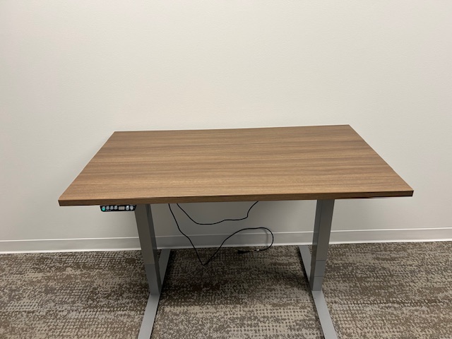 52”W x 29”D Sit/Stand Desk