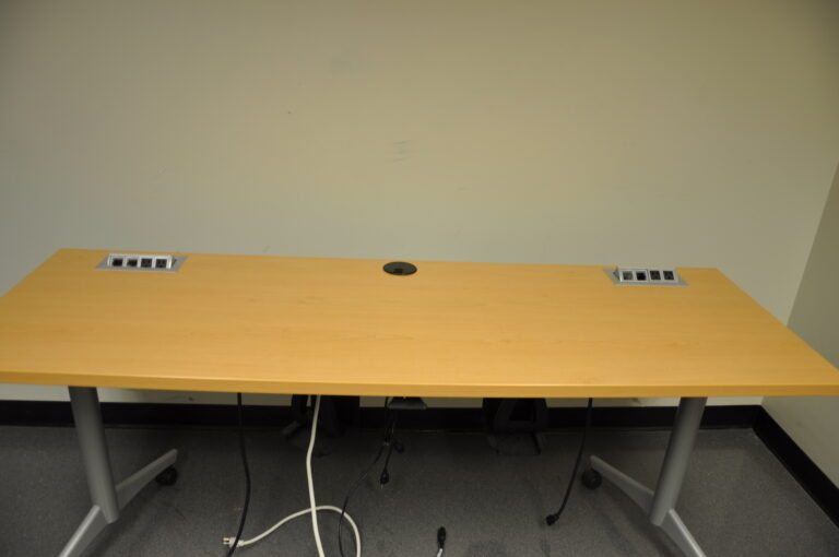 6′ x 2′ Nesting table w/power