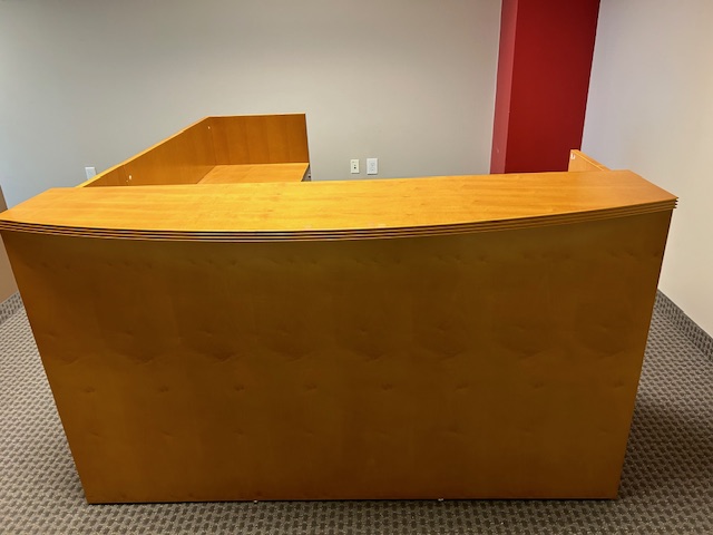 6’ x 7’ Receptionist Desk