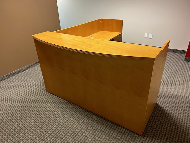 6’ x 7’ Receptionist Desk
