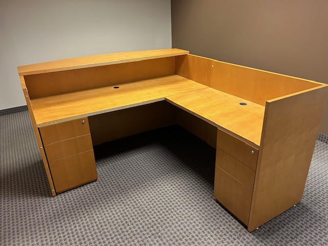 6’ x 7’ Receptionist Desk