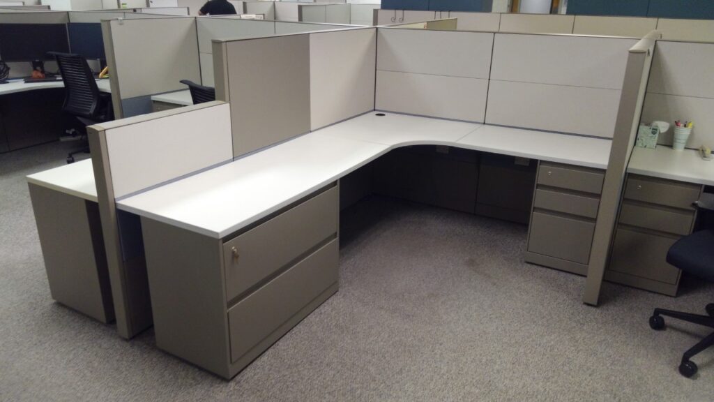 6′ x 8′ x 54″H Steelcase Answer