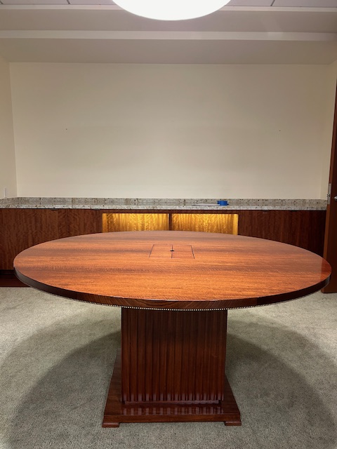 60” Round table w/power
