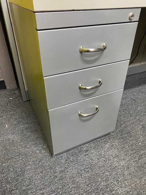 66″H Answer station