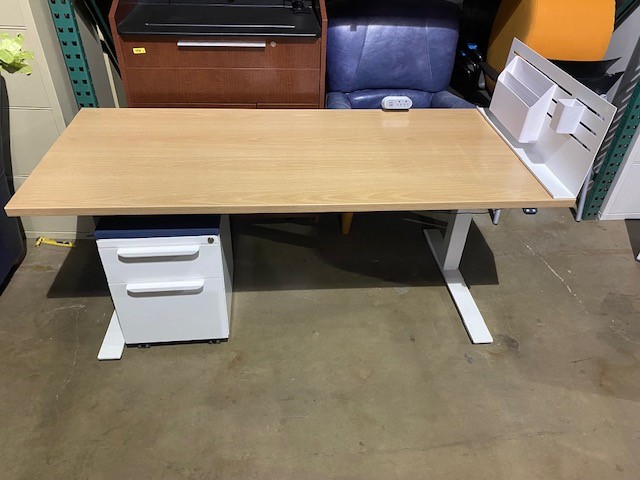 68″ x 28 3/4″ Sit/Stand Desk