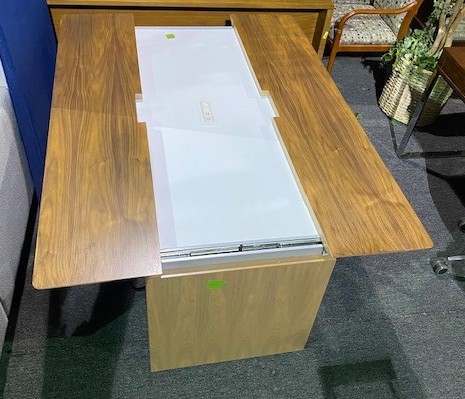 69”L x 52”W JSI Expandable Table