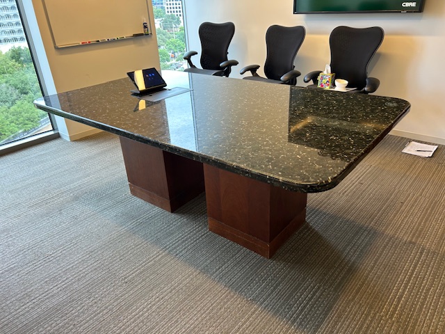 7′ x 4′ marble table w/power