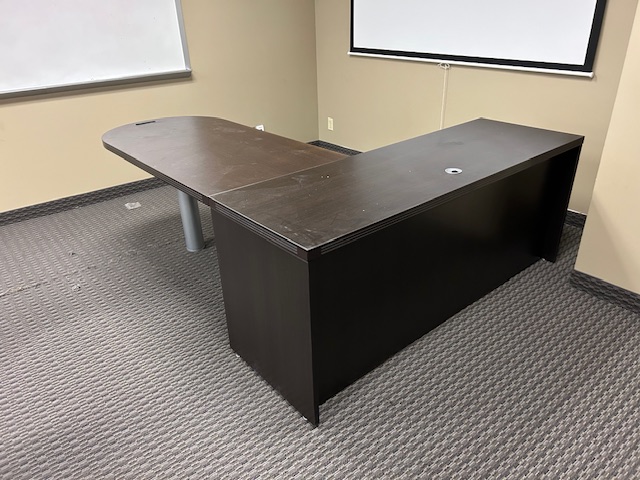 7’ x 6’ Bullet top Desk