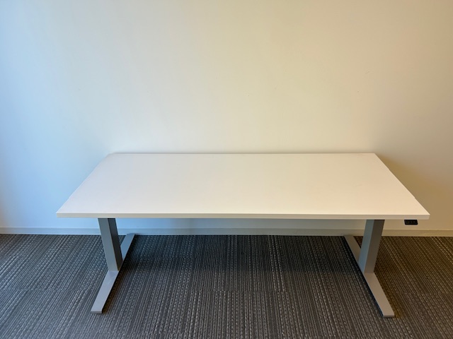 70″ x 29″ sit/stand desk