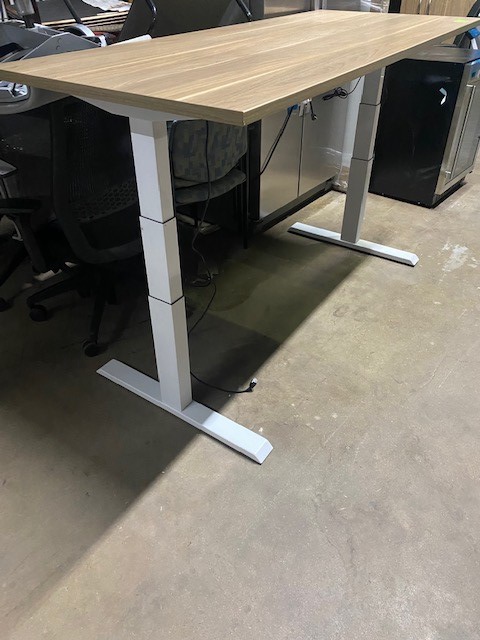 72″ x 29″ Sit/Stand Desk