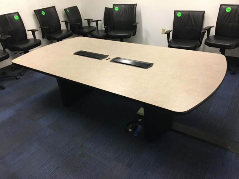 8′ x 4′ Table with power