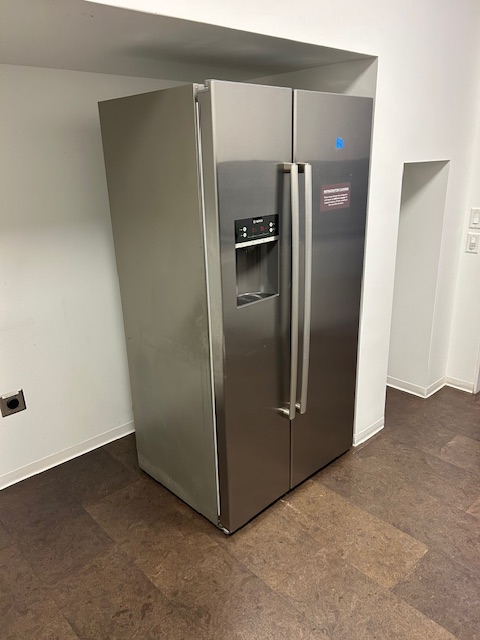 Bosch refrigerator with icemaker