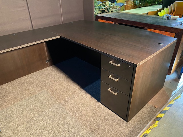 Bowed front U shape desk
