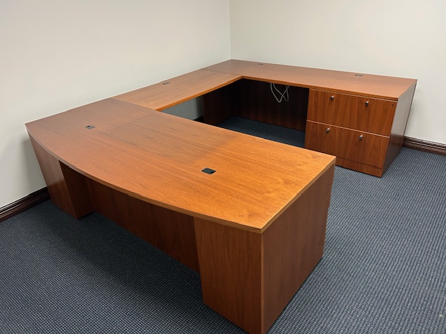 Bowed front U shape desk – Right hand