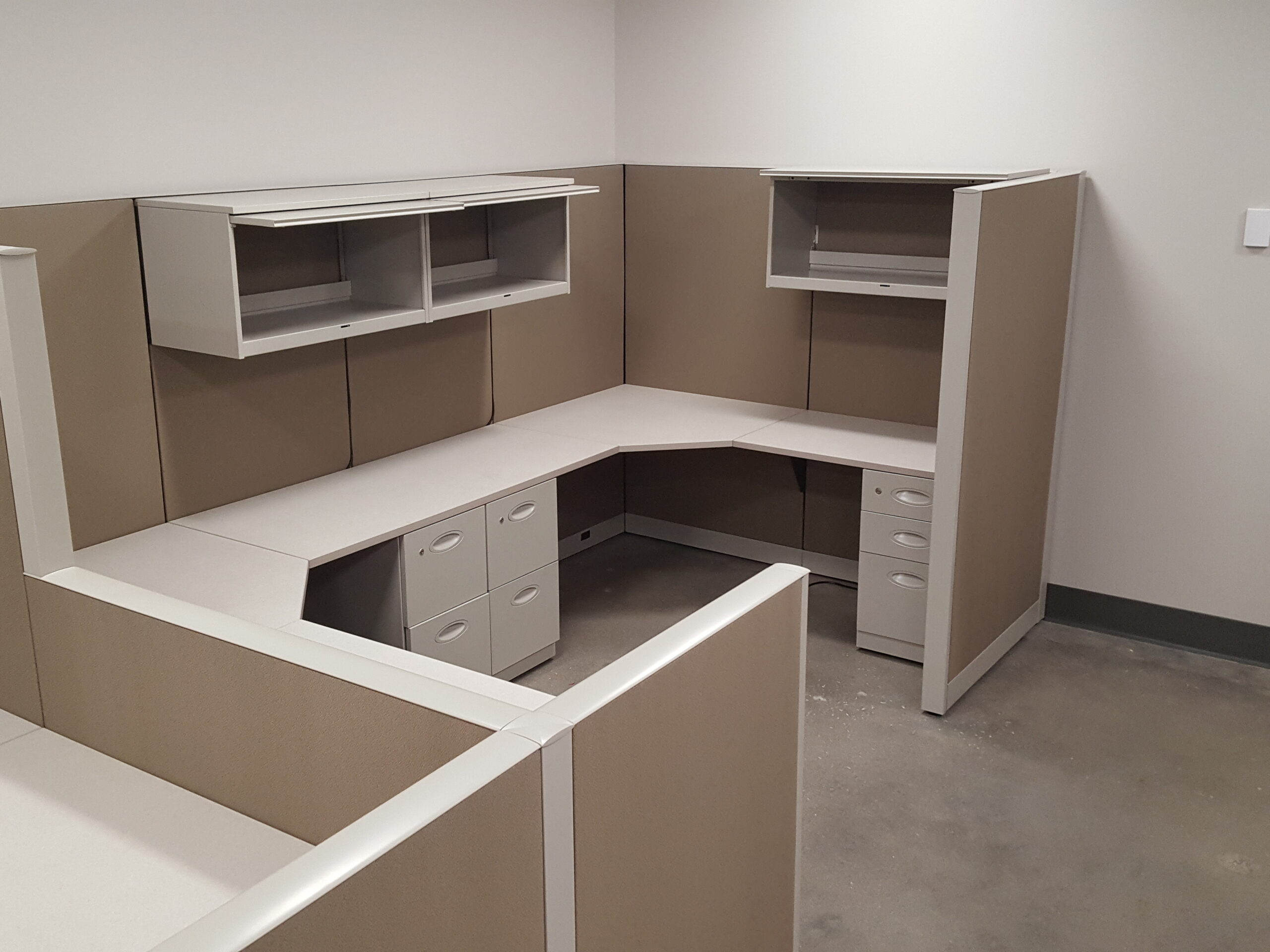 Refurbished Steelcase Answer workstation with neutral fabric panels and laminate worksurface