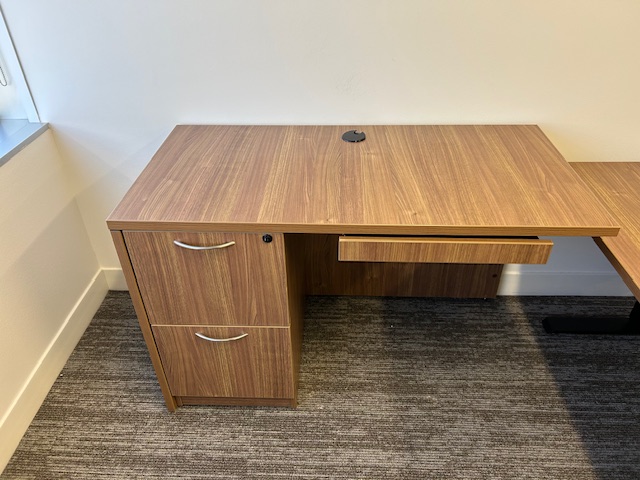Friant sit/stand L shape